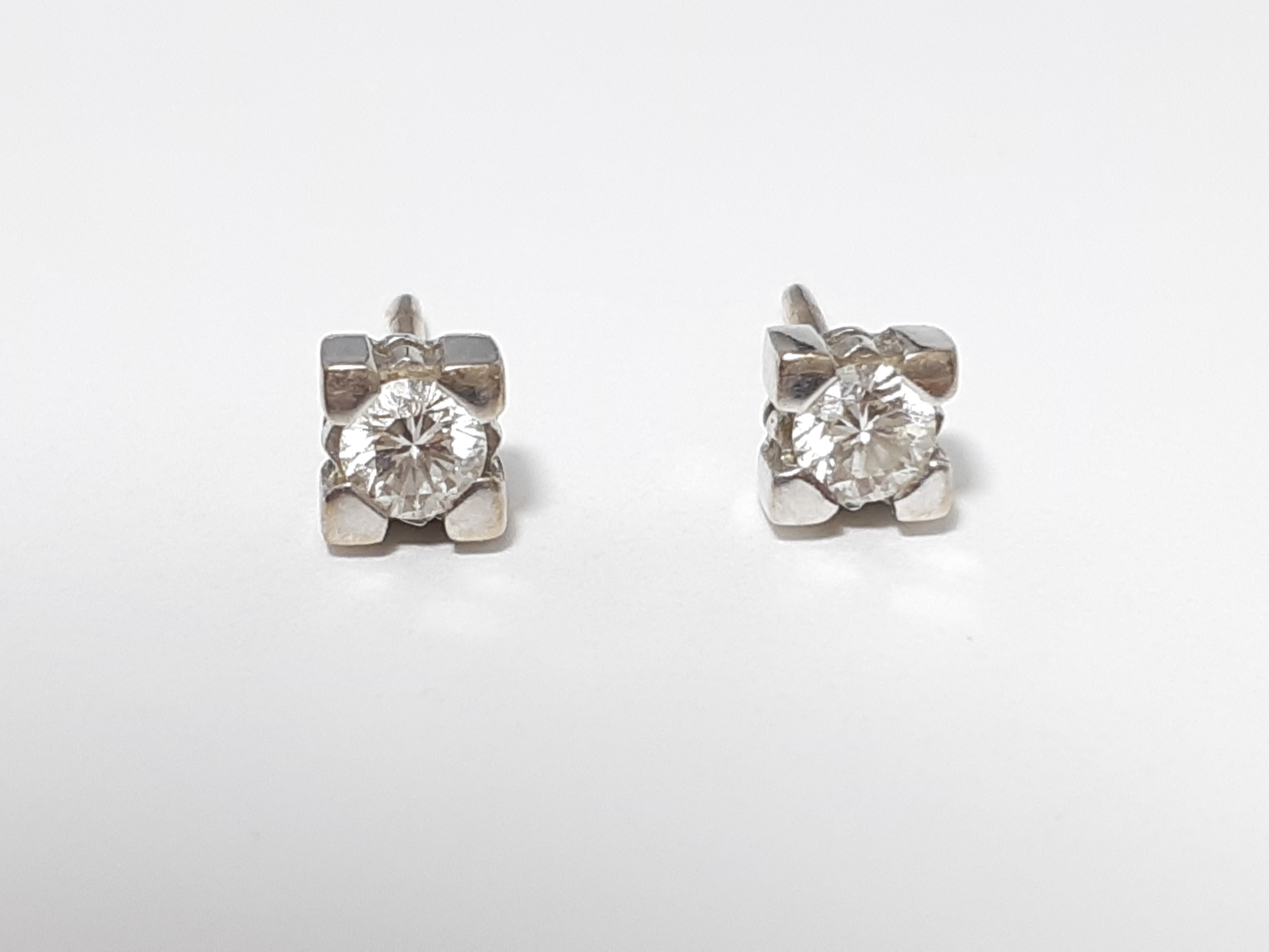 Pendientes Dormilonas Oro Blanco 18kts. y Brillantes 0.40cts Dantik.es